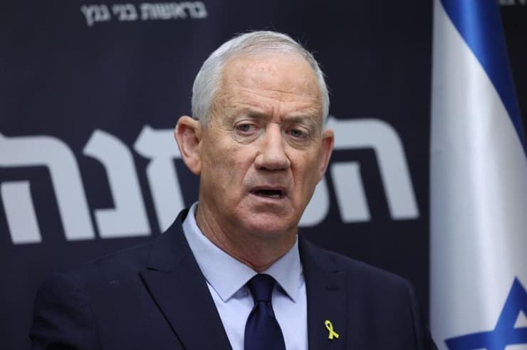 "נתניהו לא רוצח ואינו אויב, יש להפגין נגדו רק לפי החוק" (צילום: ערוץ כנסת ) דבריו של בני גנץ בישיבת סיעה "המחנה הממלכתי"