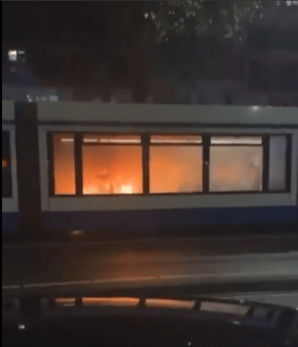  אמסטרדם מתפרעים הציתו קרון רכבת