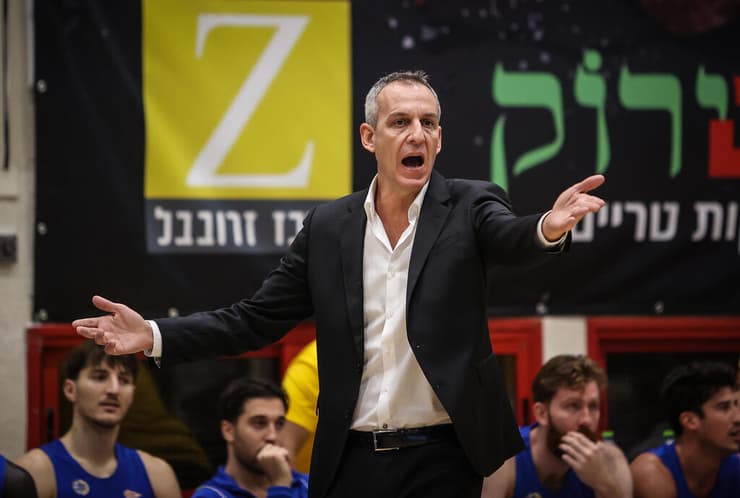 מודאג מהעומס. עודד קטש (צילום: עוז מועלם) מאמן מכבי ת"א עודד קטש