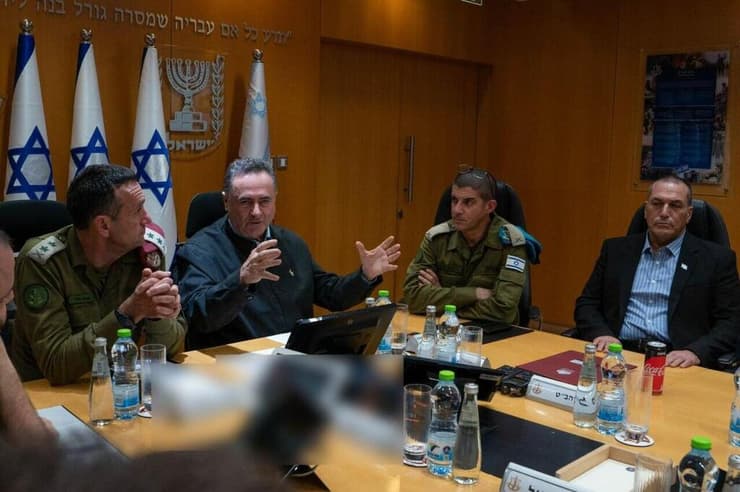 <div style="direction: ltr;"></div>"מתנערים מאחריות". כ"ץ בפגישה ראשונה עם פורום המטה הכללי (צילום: אריאל חרמוני, משרד הביטחון ) שר הביטחון ישראל כ"ץ בפגישה ראשונה עם הרמטכ"ל הרצי הלוי בפורום המטה הכללי