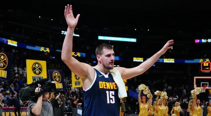 יוקיץ' חוגג