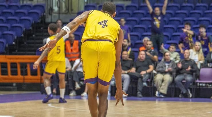 מרקוס בינגהאם חוגג