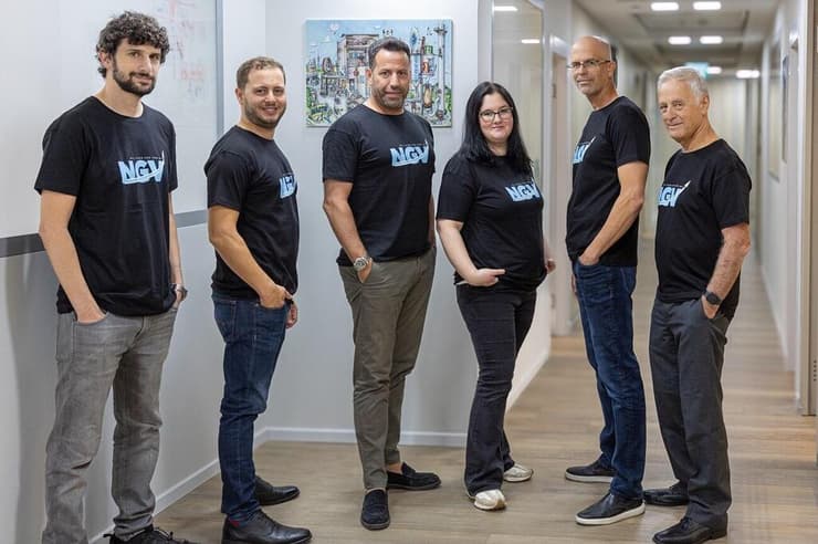 הצוות שעומד מאחורי חברת NGV. מימין לשמאל: פרופ' מוטי הרשקוביץ, אבירם דורון, ליהי גולדשמידט, אריה סוסלי, ניר רוזיאק וטומי הוס (צילום: לירן קמינר) הצוות שעומד מאחורי חברת NGV. מימין לשמאל: פרופ' מוטי הרשקוביץ, אבירם דורון, ליהי גולדשמידט, אריה סוסלי, ניר רוזיאק וטומי הוס