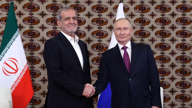 נשיא רוסיה ולדימיר פוטין ונשיא איראן מסעוד פזשקיאן