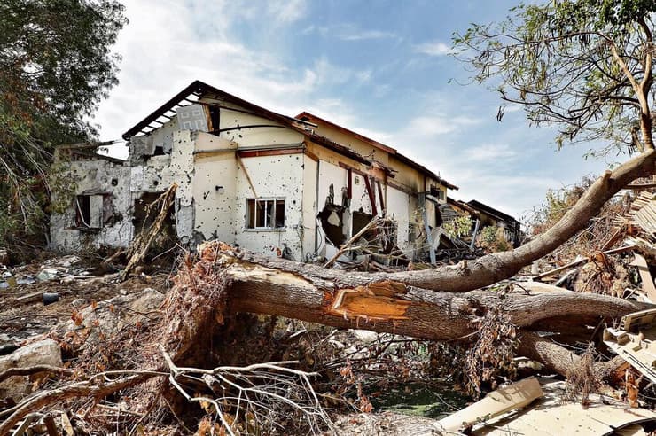 הריסות קיבוץ בארי