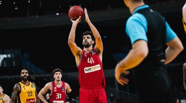 תומר גינת זורק מהעונשין (הפועל "שלמה" ת"א) תומר גינת זורק מהעונשין