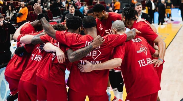 שחקני הפועל תל אביב לפני המשחק (הפועל "שלמה" ת"א) שחקני הפועל תל אביב לפני המשחק