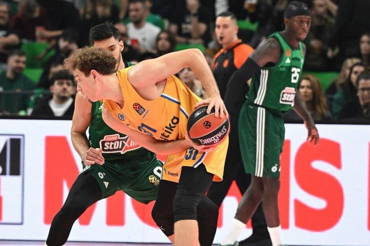 לא העלה הילוך ברגעי ההכרעה. יוקובאיטיס (צילום: Paobc) רוקאס יוקובאיטיס