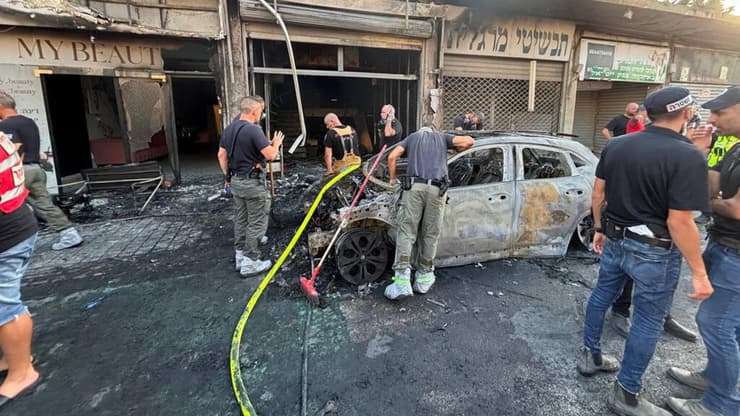 "הרכב חוסם את היציאה, אנחנו לכודים"