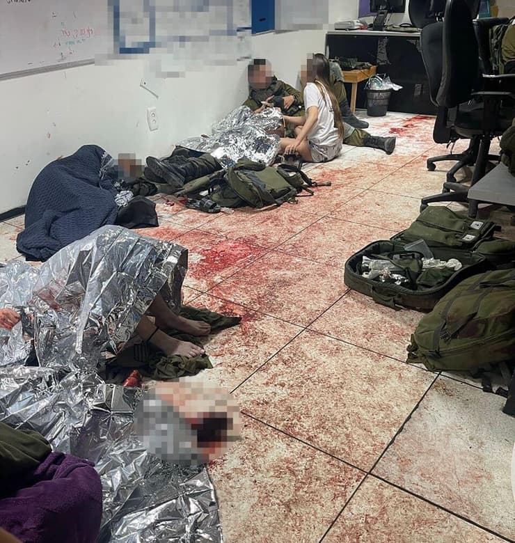 "כיסינו אותם בנייר כסף כדי לשמור על חום גוף". לוחמים פצועים בחמ"ל במוצב כיסופים לוחמים פצועים בחמ"ל במוצב כיסופים