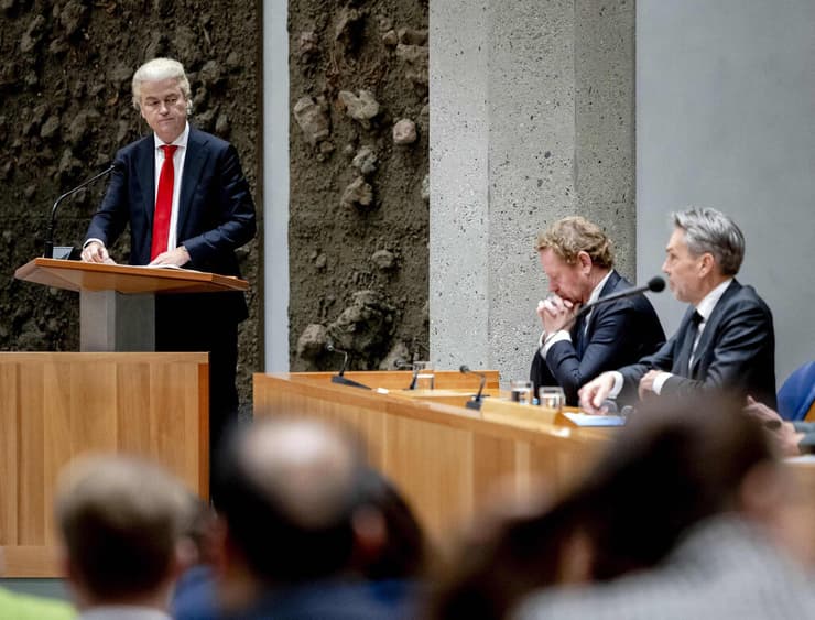 הולנד חירט וילדרס דיון ב פרלמנט על ה פרעות ה אנטישמיות של מוסלמים נגד אוהדי מכבי תל אביב