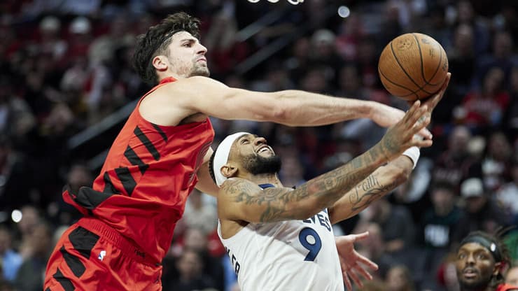 שחקן פורטלנד טרייל בלייזרס דני אבדיה מול שחקן מינסוטה טימברוולבס ניקייל אלכסנדר-ווקר