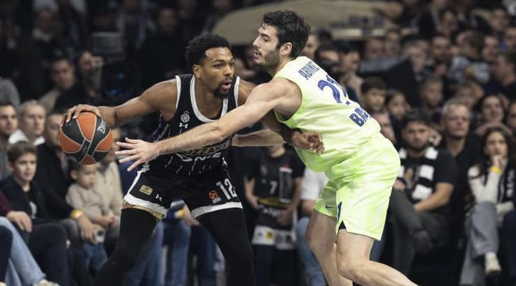 אלכס אברינס מול קארליק ג'ונס