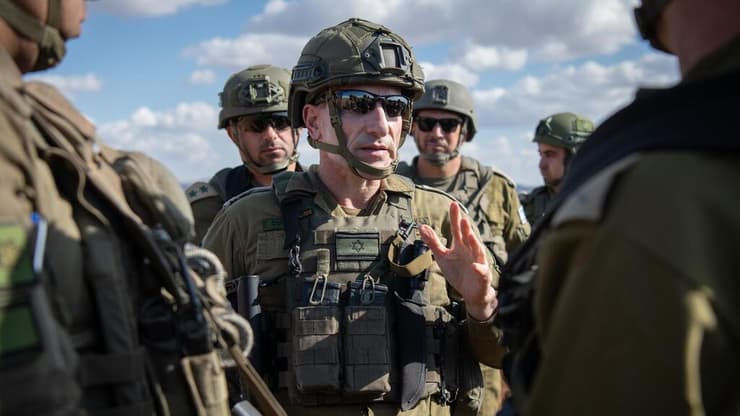 סגן הרמטכ"ל בגולן (צילום: דובר צה"ל ) סגן ראש המטה הכללי, אלוף אמיר ברעם, בביקור בעוצבת הבשן 210