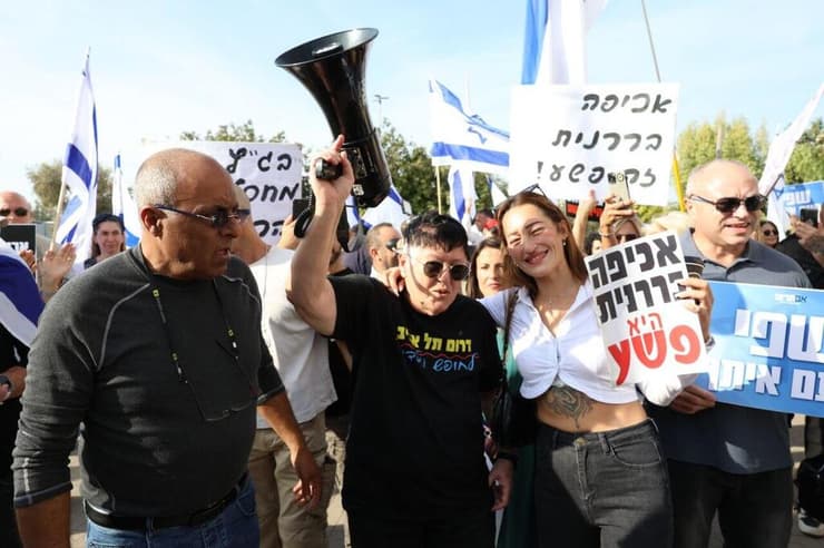 שפי פז נכנסת למעצר בנווה תרצה