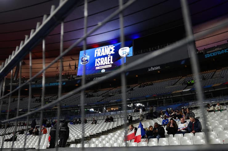 בשל האבטחה הכבדה, רק כ-15 אלף צופים הגיעו להתמודדות