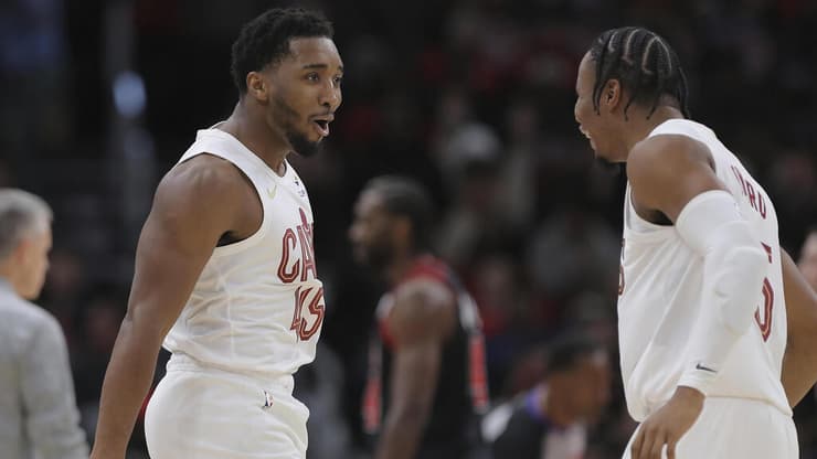 מיצ'ל ואייזק אוקורו