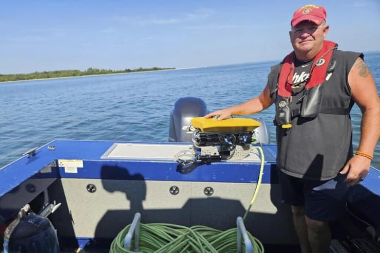 ארה"ב חיפושים אחרי ראיין בורגוורדט חותר קיאקים נעלם זייף את מותו ו ברח