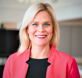 השרה ברנדברג. "יש לי את הפוביה המוזרה ביותר בעולם" (צילום: ויקיפדיה) שבדיה פאולינה ברנדברג שרה ב ממשלה סובלת מ בננה פוביה פחד בננות