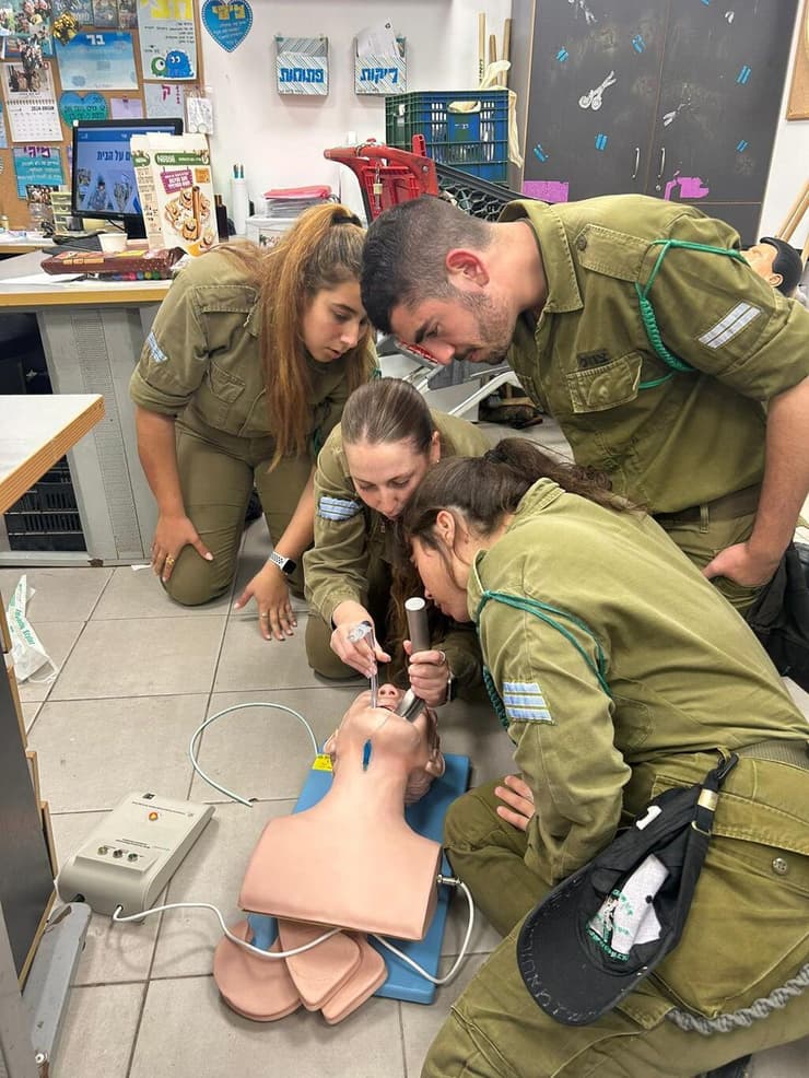 הכשרת חובשי סיירות ויחידות מיוחדות: התמודדות עם פציעות טראומה וביצוע פעולות מצילות חיים זוהר וידאל