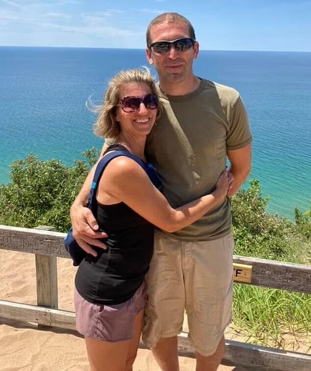 ארה"ב חותר קיאקים ראיין בורגוורדט עם אשתו נעדר זייף את מותו