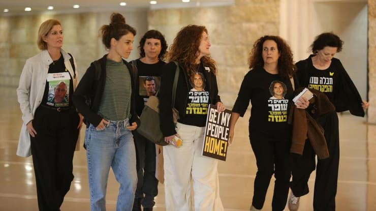 משפחות החטופים בבית המשפט העליון בדיון נגד ראש הממשלה נתניהו וממשלת ישראל