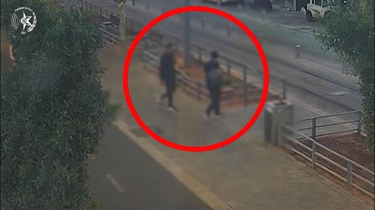 תיעוד המחבל מזירת הפיגוע בתל אביב