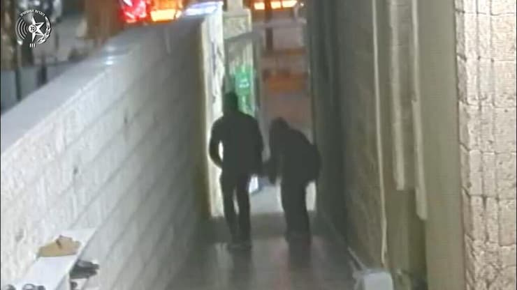 תיעוד המחבל מזירת הפיגוע בתל אביב