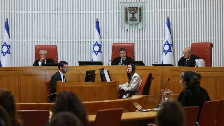 משפחות החטופים בבית המשפט העליון בדיון נגד ראש הממשלה נתניהו וממשלת ישראל