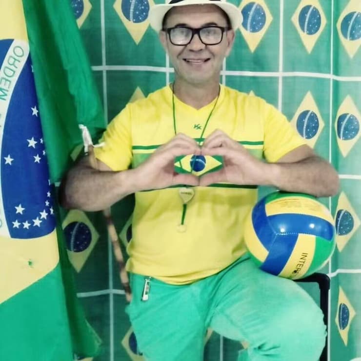 פרנסיסקו וודרליי לואיז. עבר של התבטאויות קשות ברשת ברזיל פרנסיסקו וודרליי לואיז מחבל מתאבד התפוצץ מול בית המשפט העליון ב ברזיליה