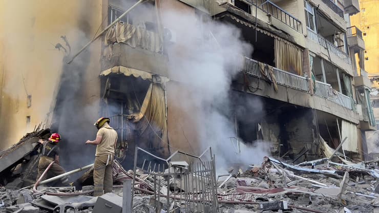 הריסות בדאחייה בעקבות תקיפות צה"ל ( צילום: AP /Hussein Malla) הריסות בעקבות תקיפות נרחבות בלבנון, דאחייה ביירות