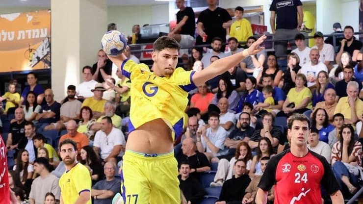 שחקן מכבי ראשל"צ בכדוריד אורי כהן