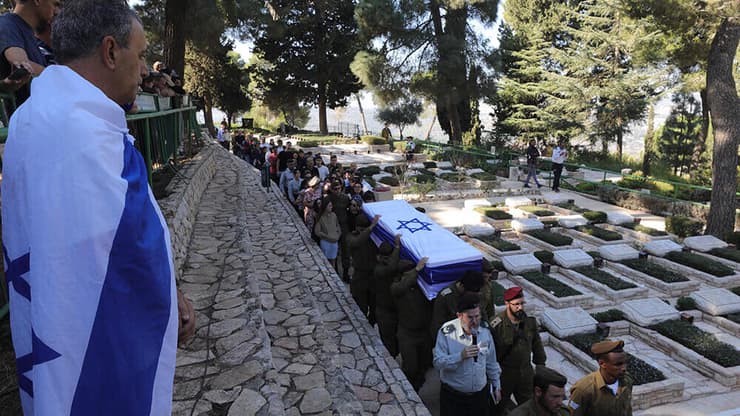 הלווייתו של סגן עברי דיקשטיין ז"ל