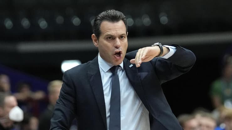 מאמן חדש להפועל ת"א. איטודיס (AP Photo/Antonio Calanni) דימיטריס איטודיס