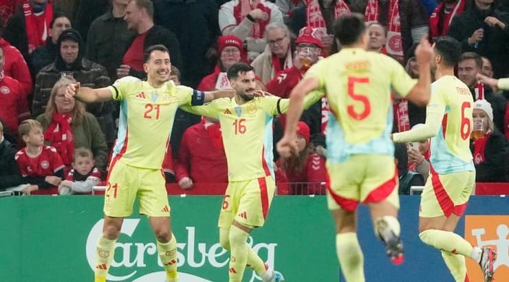 שחקני נבחרת ספרד חוגגים