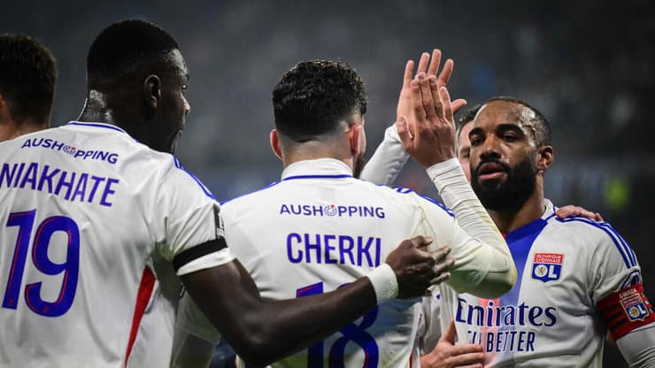 שחקני ליון חוגגים