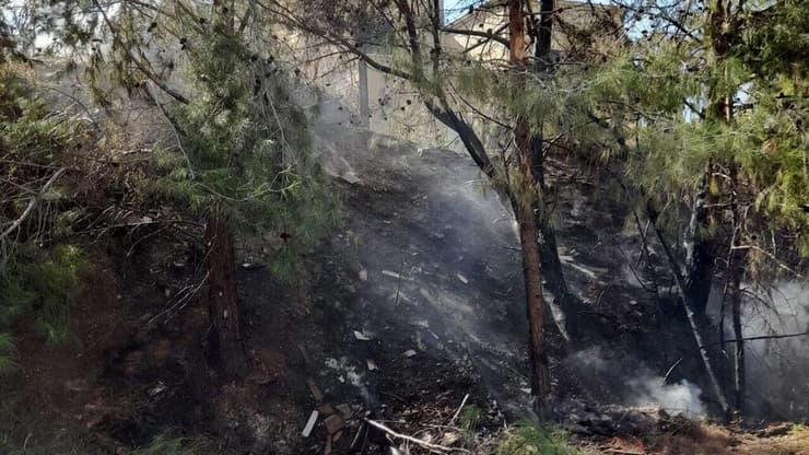 פגיעת רקטה שנותרה מלבנון במושב יערה