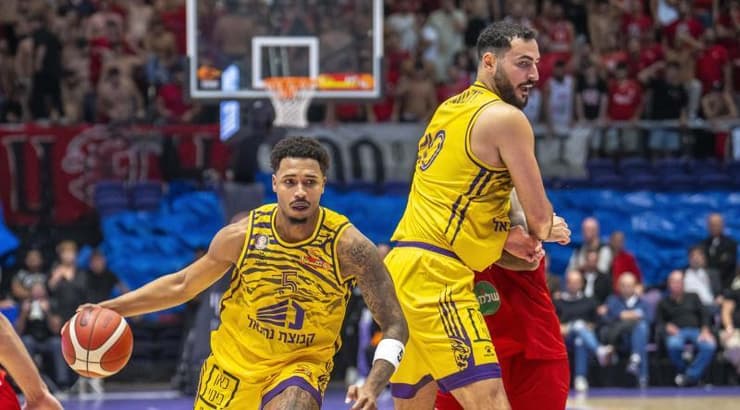 ג'יילן אדאמס (רועי כפיר) ג'יילן אדאמס