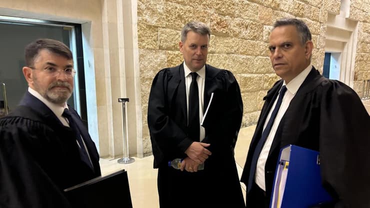 העליון ירושלים - דיון בקשת רשות ערעור במסגרת הבקשה פרקליטות המדינה מבקשת להשאיר במעצר את אלי פלדשטיין