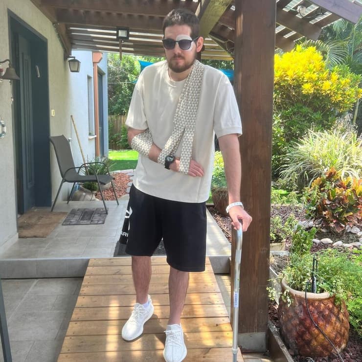 "זה המיס אותי". סרן סער גנור שנפצע קשה ממשיך במסע השיקום (צילום: אלבום פרטי) סרן סער גנור נפצע קשה עבר ניתוח לשחזור גולגולת