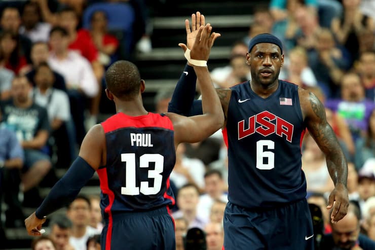 חברים טובים, אבל לאחד מהם יש טבעות אליפות. פול עם ג'יימס במדי נבחרת ארה"ב ב-2012 (צילום: גטי אימג'ס) חברים טובים, אבל לאחד מהם יש טבעות אליפות. פול עם ג'יימס במדי נבחרת ארה"ב ב-2012