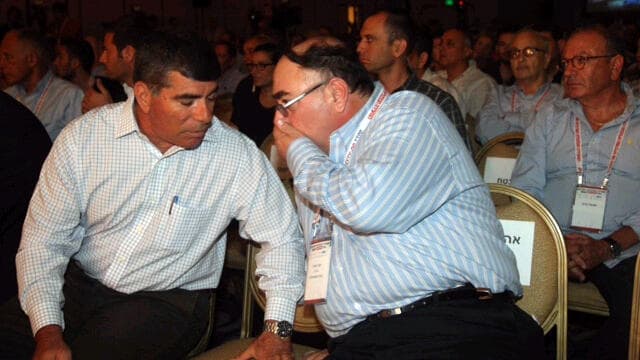 "לא חברים בשום כוורת סודית", אבי בניהו וגבי אשכנזי. ארכיון