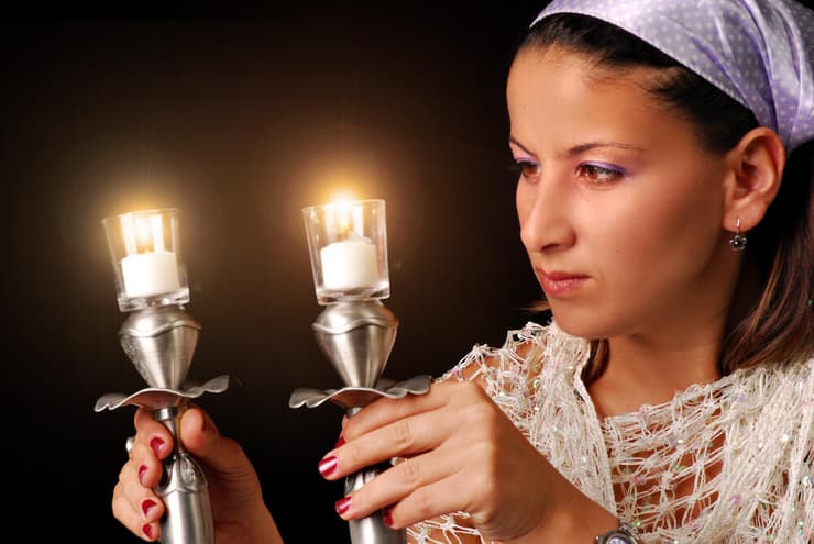 היא נשארה דתייה בזמן שבן זוגה עזב את הדת (צילום: shutterstock) היא נשארה דתייה בזמן שבן זוגה עזב את הדת