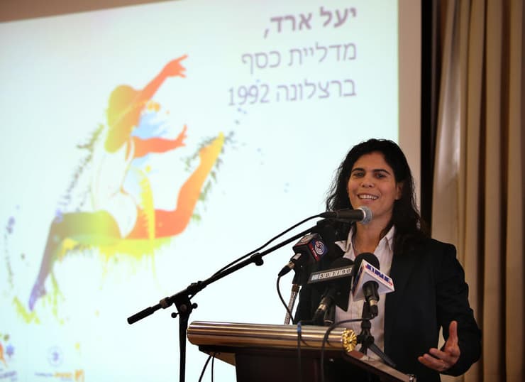 מנסה לפעול כדי לשנות את רוע הגזירה. ארד (צילום: עוז מועלם) מנסה לפעול כדי לשנות את רוע הגזירה. ארד