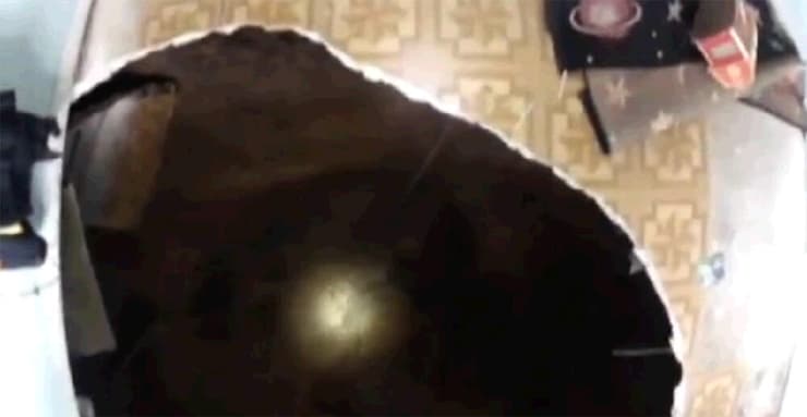 הבולען שבו נהרג ג'ף בוש בפלורידה ב-2013. ישן בבית וצנח אל מותו הבולען שבו נהרג ג'ף בוש בפלורידה ב-2013. ישן בבית וצנח אל מותו