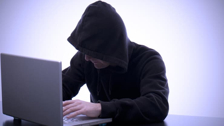 האקרים מנהלים תעשייה של מיליארדים ברשת האפלה. אילוסטרציה (צילום: shutterstock) האקרים מנהלים תעשייה של מיליארדים ברשת האפלה. אילוסטרציה