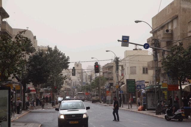 זיהום אוויר בגוש דן (צילום: מוטי קמחי) זיהום אוויר בגוש דן
