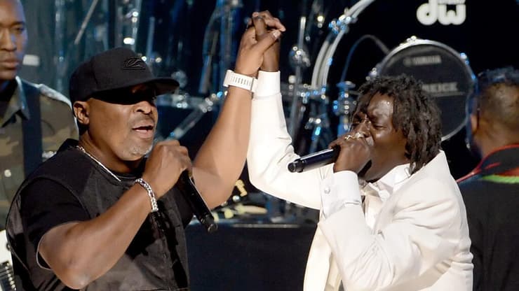 פאבליק אנמי. שורות אנטישמיות