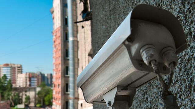 מעקב משטרתי מצלמת אבטחה (צילום: shutterstock) מעקב משטרתי מצלמת אבטחה