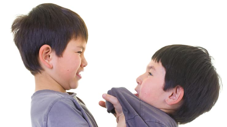 בריונות ברשת זולגת הרבה פעמים גם לבריונות בחיים האמיתיים. למדו את הילדים להתייחס לחבריהם דרך המסך כמו בחיים האמיתיים (צילום: shutterstock) בריונות ברשת זולגת הרבה פעמים גם לבריונות בחיים האמיתיים. למדו את הילדים להתייחס לחבריהם דרך המסך כמו בחיים האמיתיים